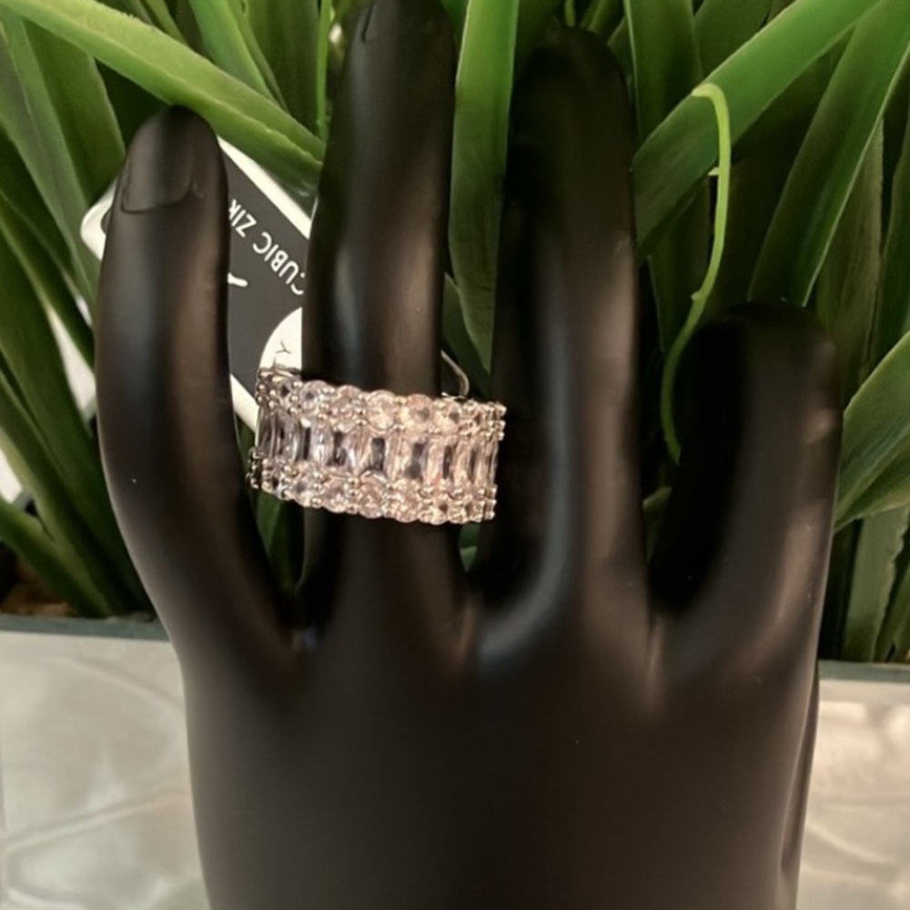 Cubic Zirconia Marquee and round diamond design stunning high end designs